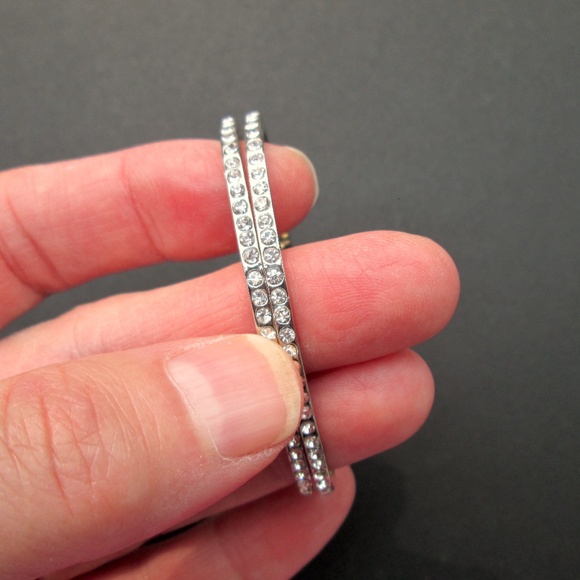 💖💎Rhinestone Heart Hoop Earrings Silver Tone - Picture 7 of 8